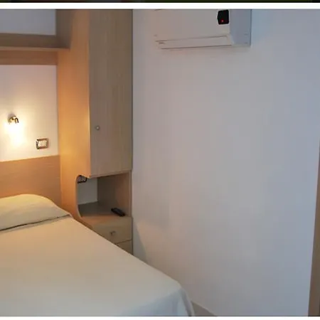 מלון דירות Ala Marina 4*