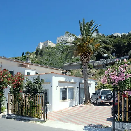 מלון דירות Ala Marina 4*